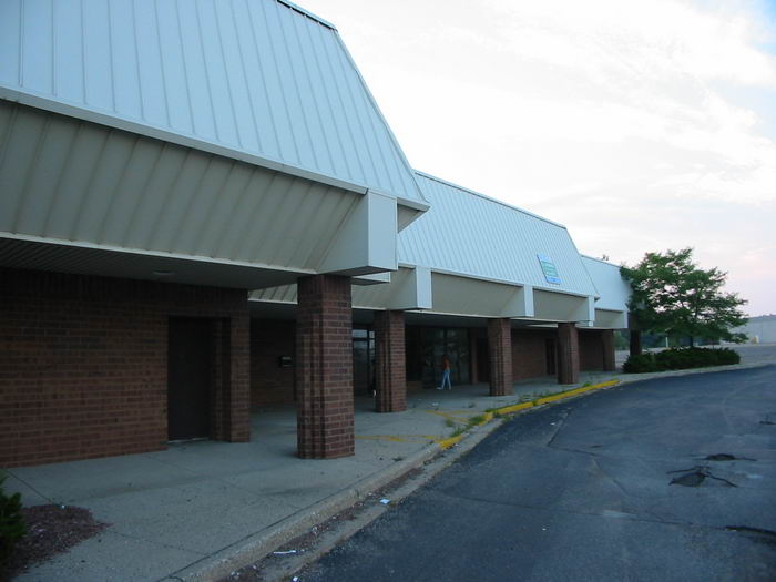 North Kent Mall - North Kent Theaters As Of 2002 (newer photo)